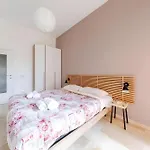 Chic & Modern Flat Navigli ミラノ